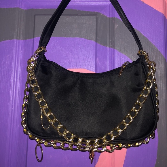 1 of 1 black shoulder bag with gold chain. - Picture 2 of 3